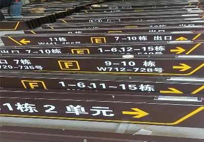 彝良县广告标识中，常见的几种安装方式。