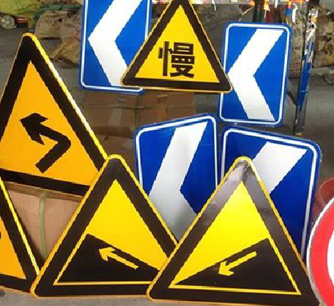 彝良县标识标牌中颜色的确定是很重要的。