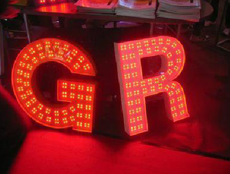 彝良县LED发光字常见的安装误区。